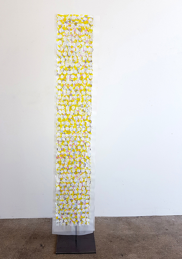 Susanne Lyner, 2019, Meine Stammbäume Nr. 01, Acryl auf Transparentpapier beidseitig bearbeitet, 340 x 33 cm