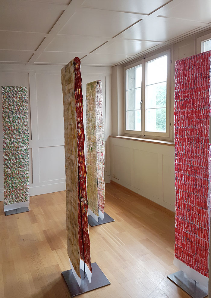 Intimité collective, Susanne Lyner mit -meine stammbäume et mes couleurs de la joie- in einer Gruppenausstellung kuratiert von en route / Susanna Rueegg