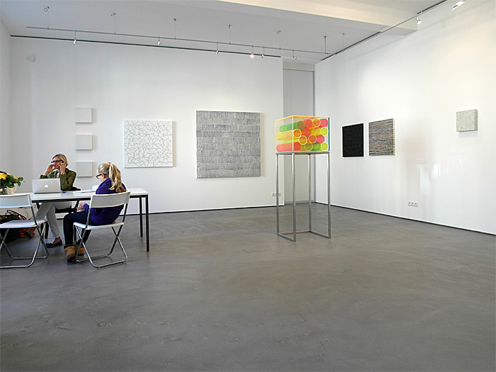 Galerie Judith Andreae, Ausstellungsansicht Idee Konkret mit Werken von Susanne Lyner, Nikola Dimitrov und Norbert Thomas