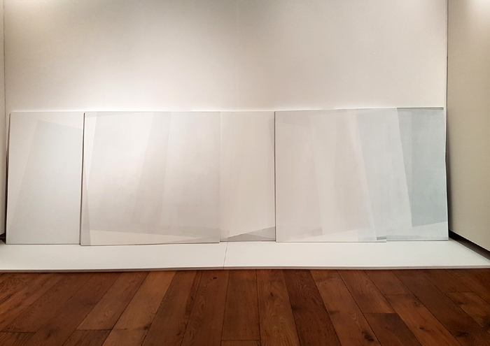 Susanne Lyner, 2016, Symposium 2016, Rothko Center Daugavpils, Lettland, sometimes one needs a line, Acryl/Grafit auf Leinwand, 300x100 cm, 5 teilig