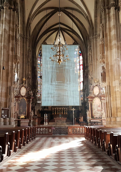 Verhüllungenim Stephansdom Wien, ein virtuelles Fastentuch in Zusammenarbeit mit Victoria Coeln, Wien
